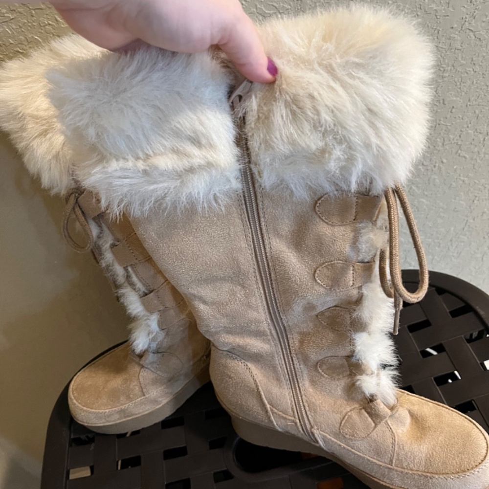 Boots - Picture 3 of 4